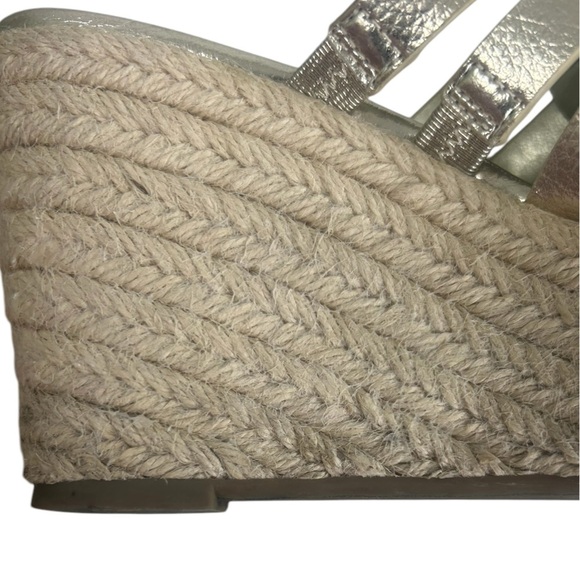 Marc Fisher Cazzie 2 Gold Faux Leather Criss Cross Strappy Wedge Sandals SZ 8.5 - Picture 11 of 15